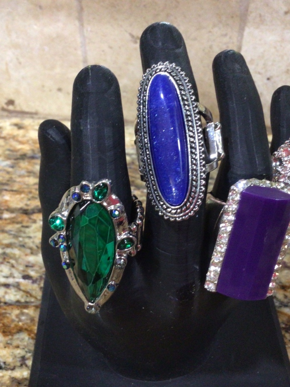 Lot of 14 great looking stretchy band rings. All in excellent shape - Picture 5 of 9